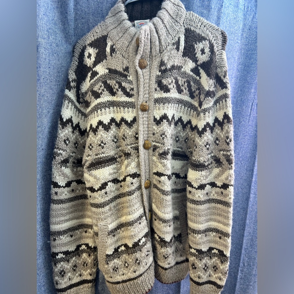 Faherty brand. Size Small. Wool sweater